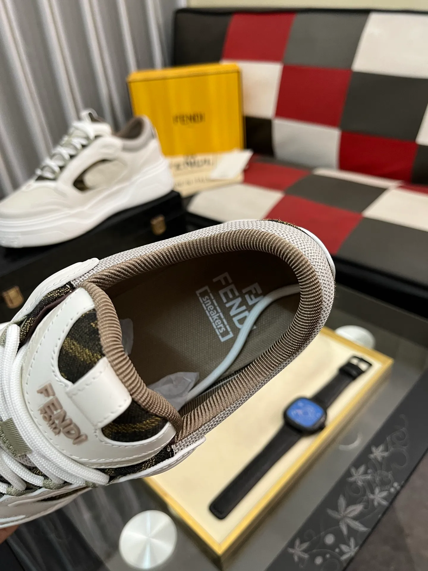 Men's Men's Shoes 💰680⌚️⌚️(Higher version) [Fendi] Fendi's latest casual shoes for men! Available at counters simultaneously! A one-to-one replica of the original. Made entirely of imported top-grain calfskin, the interior is made of top-grain water-dyed cowhide, and the original factory-supplied rubber outsole. Leading new fashion concepts. Matching code: 38-44. 45 can be customized and non-returnable!